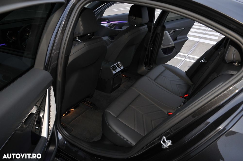 BMW Seria 5 520i AT MHEV - 11