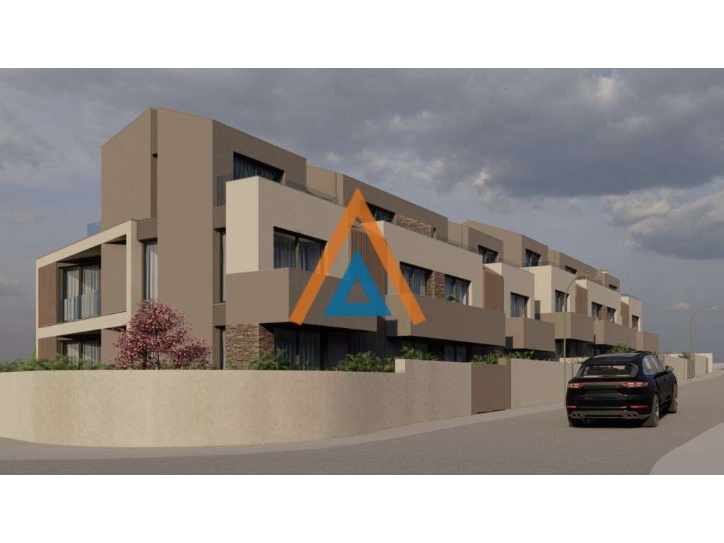 Moradia em Banda T3 Duplex - São Félix da Marinha - V. N. Gaia - Grande imagem: 2/28