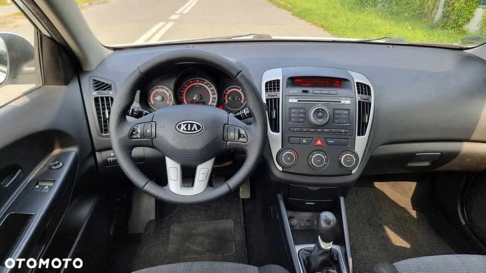 Kia Ceed - 30