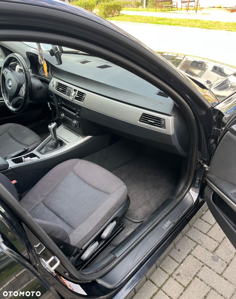 BMW Seria 3 318i - 11