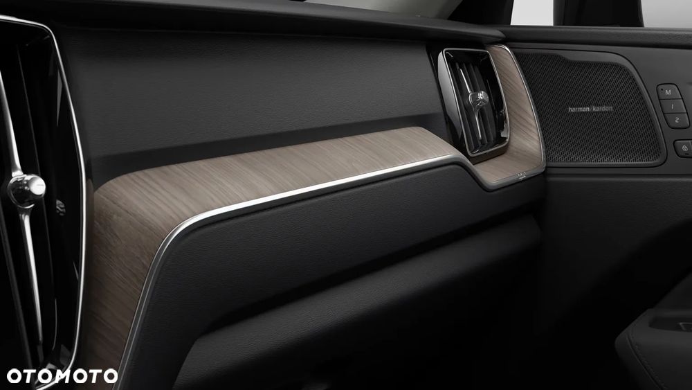 Volvo XC 60 T6 Plug-In Hybrid AWD Ultra Dark - 18