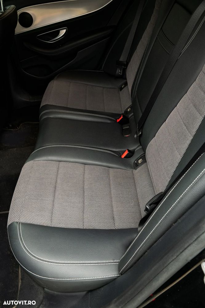 Mercedes-Benz E 300 de 9G-TRONIC - 12