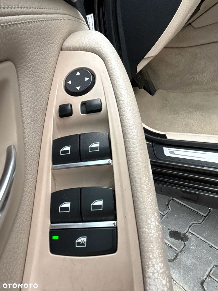BMW Seria 5 525d xDrive Modern Line - 18