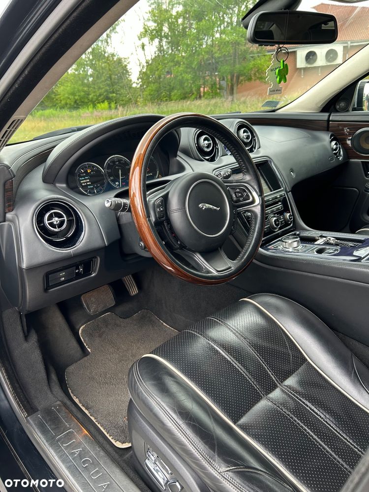 Jaguar XJ 5.0 V8 LWB Portfolio - 18
