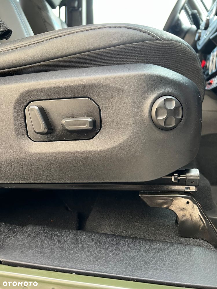 Jeep Wrangler - 32