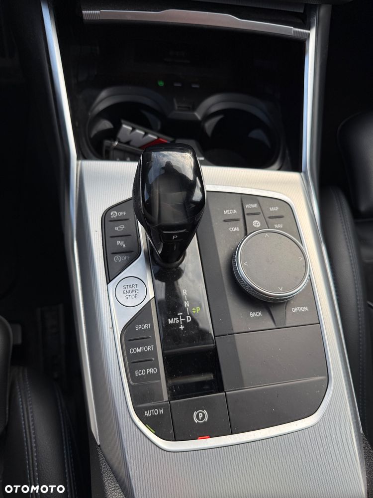 BMW Seria 3 320i M Sport - 13