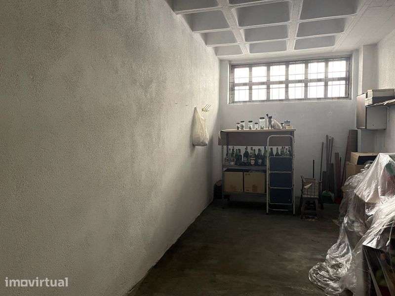 Box fechada com 21,5 m² para arrendamento | Rua de Timor, Queluz - Grande imagem: 2/5