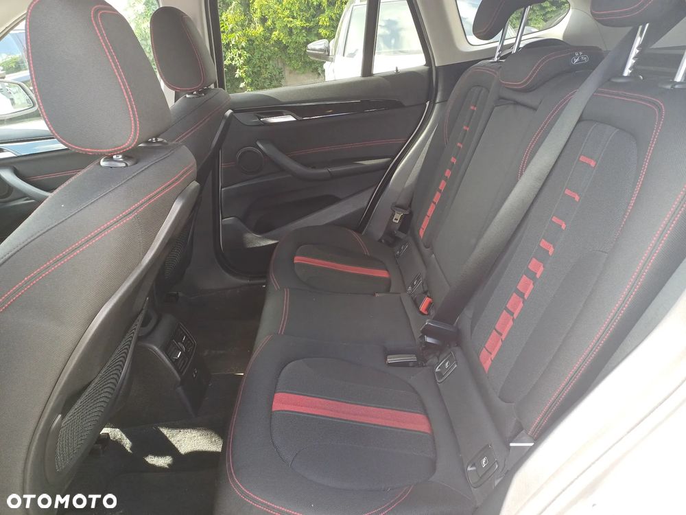 BMW X1 sDrive16d Sport Line - 16