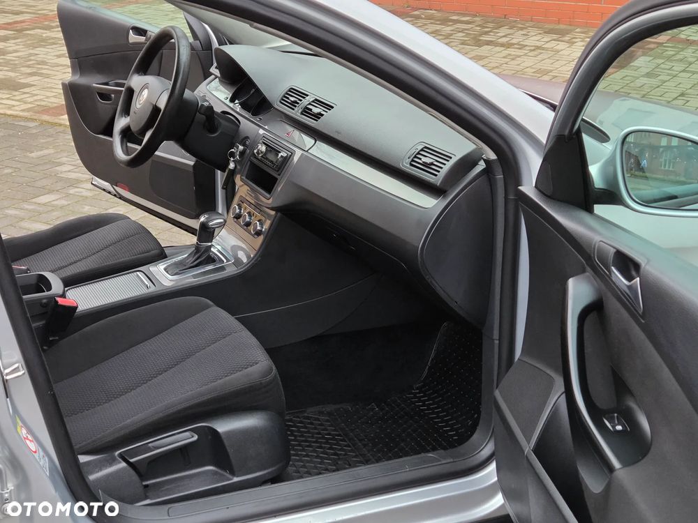 Volkswagen Passat 2.0 TDI DPF DSG Trendline - 22