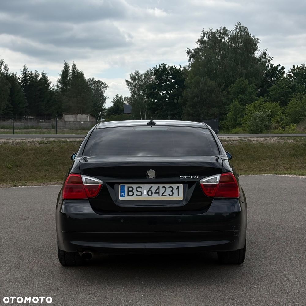 BMW Seria 3 320i - 5