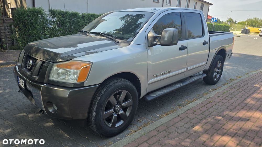 Nissan Titan 5.6 V8 LE Crew Cab - 4