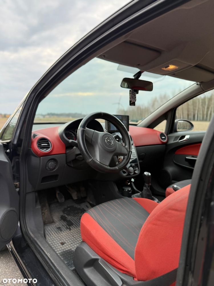 Opel Corsa 1.4 16V Cosmo - 8