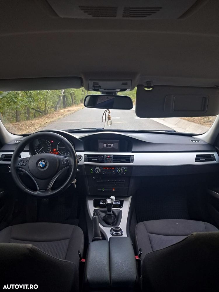 BMW Seria 3 320d DPF Touring - 10