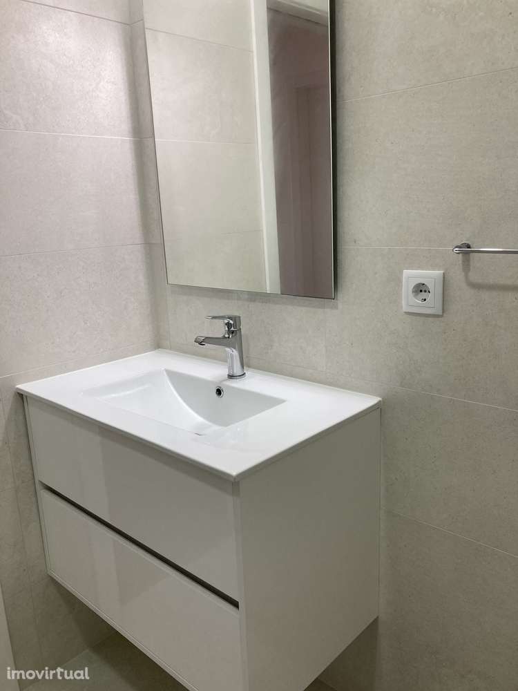 Apartamento T2 com varanda e boa localização - Grande imagem: 5/11