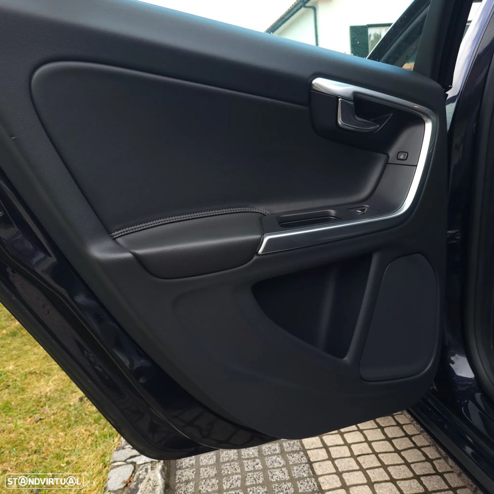 Volvo V60 2.0 D3 Momentum - 12