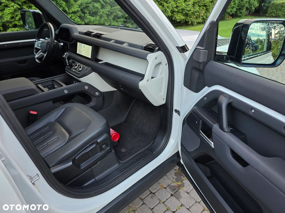 Land Rover Defender - 20