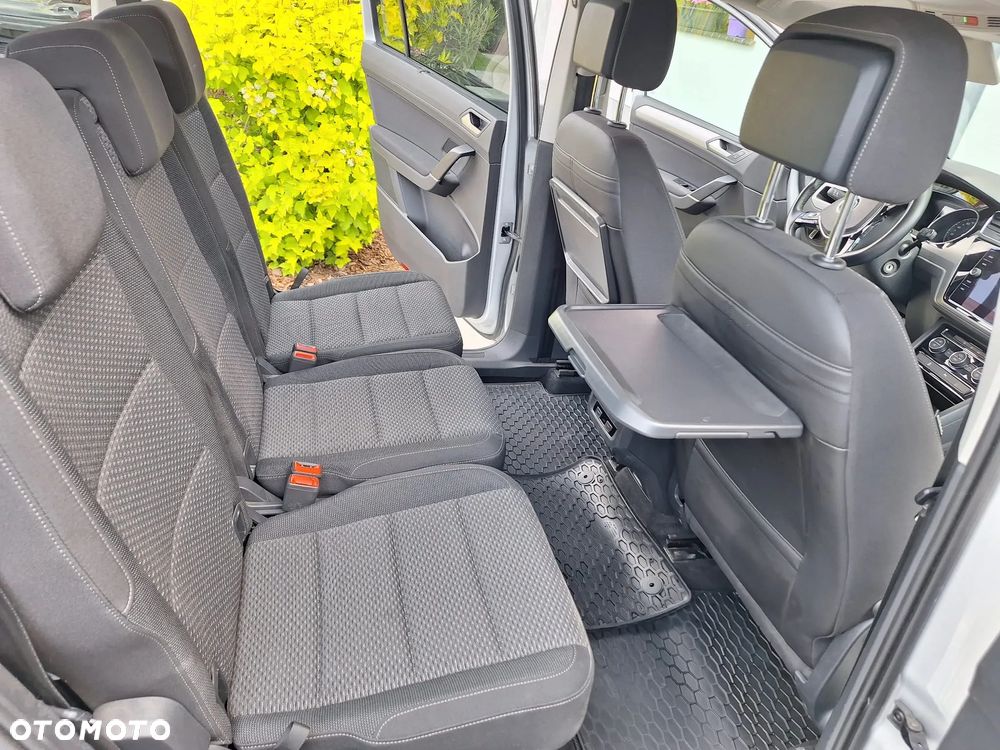 Volkswagen Touran - 9