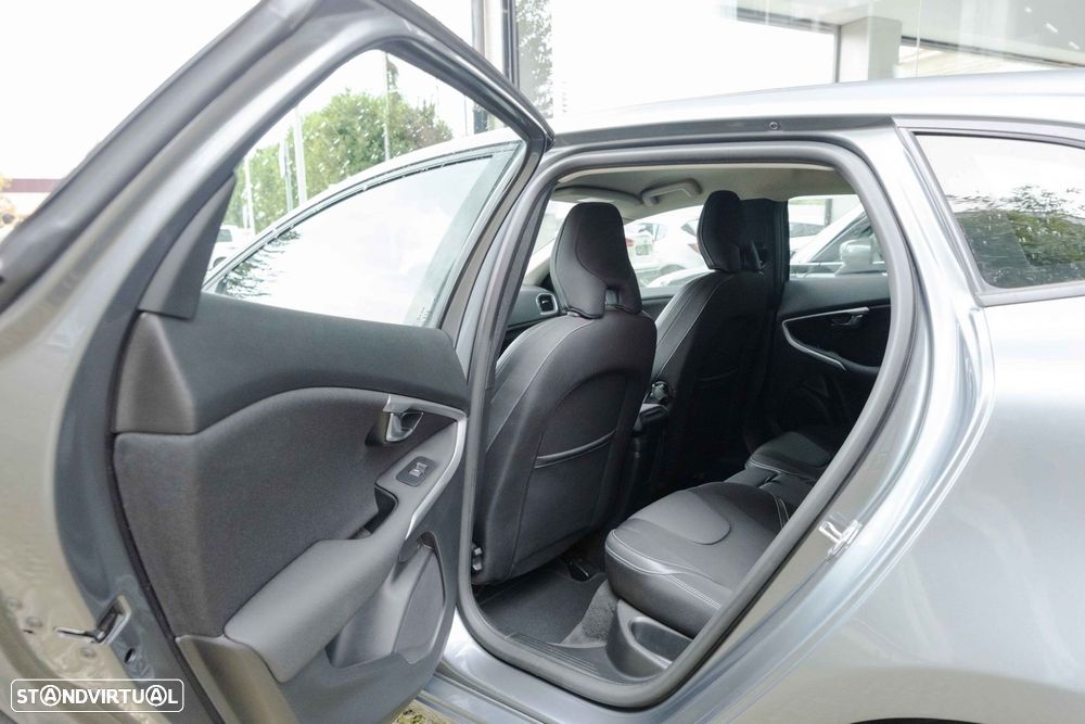 Volvo V40 2.0 D3 Momentum - 12