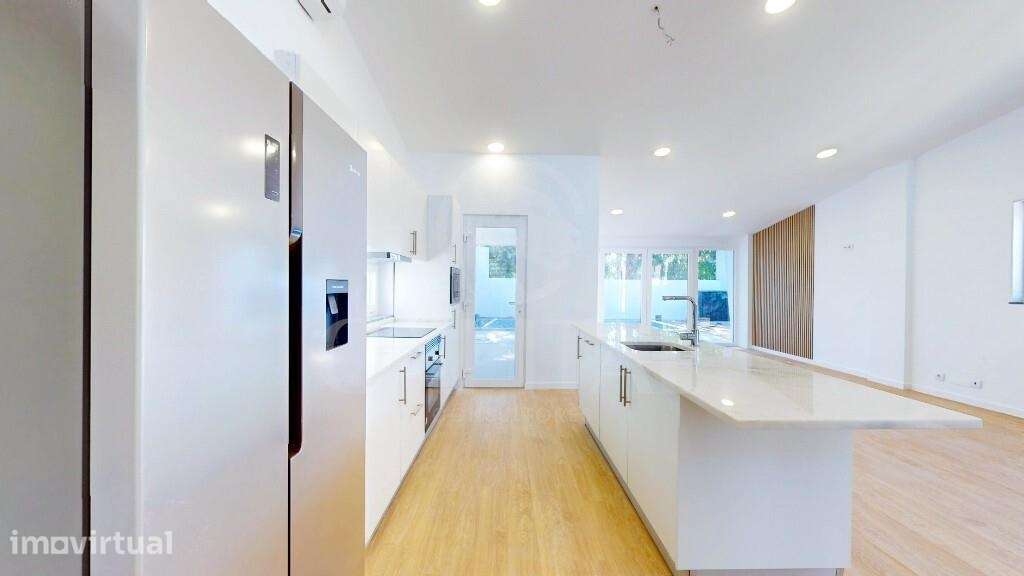 Moradia T3 com piscina, na Sobreda - Grande imagem: 5/36