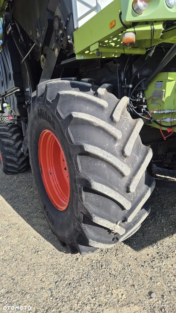 Claas Lexion 660 z hederem - 10