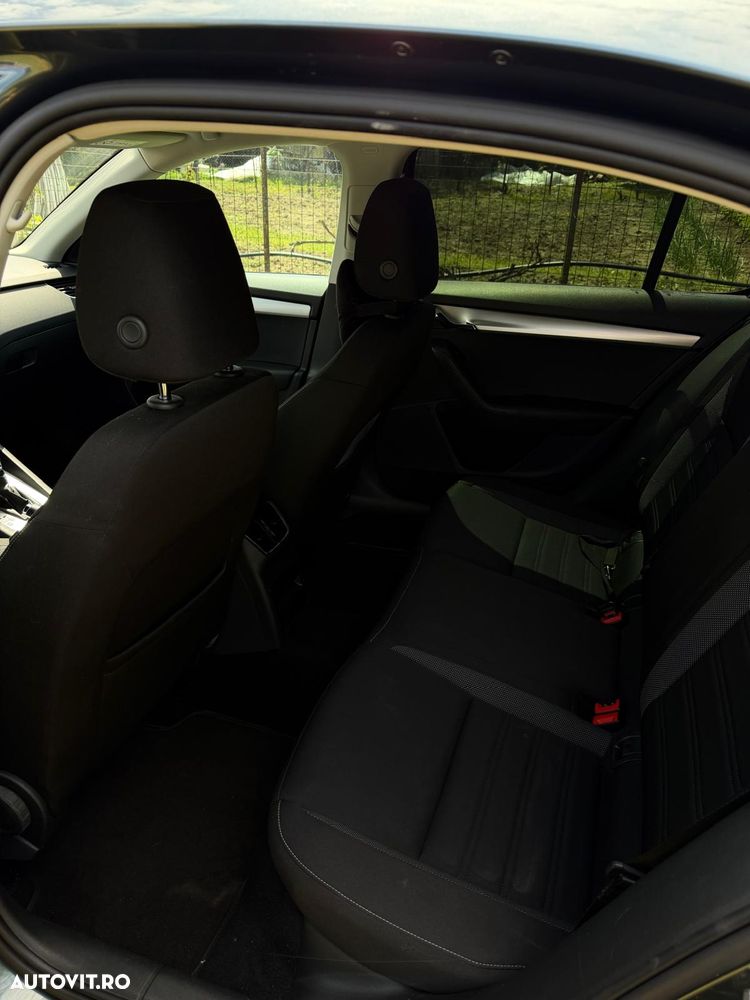 Skoda Octavia 1.6 TDI DSG Style - 5