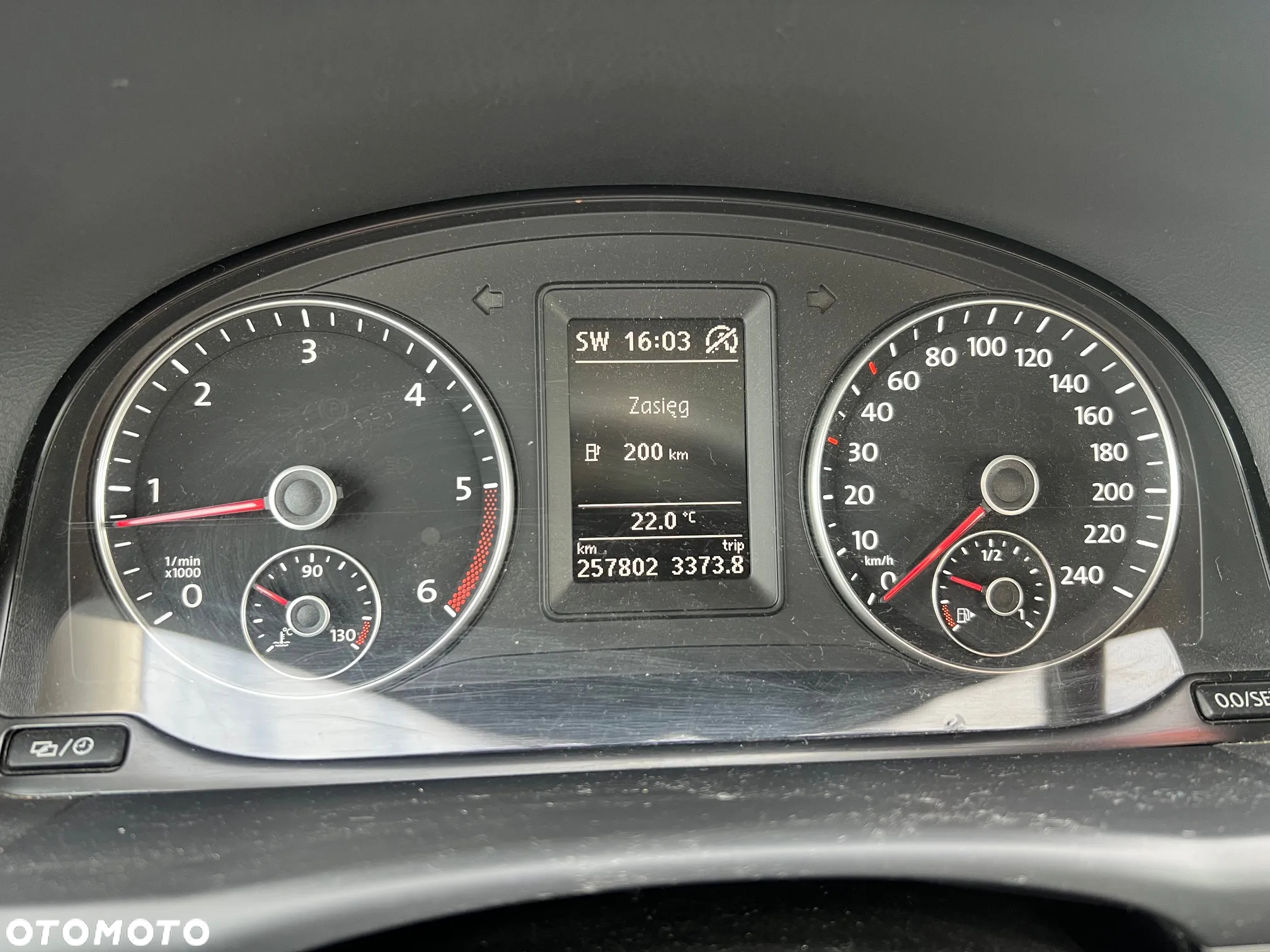 Volkswagen Touran 1.6 TDI DPF BlueMotion Technology Comfortline - 12