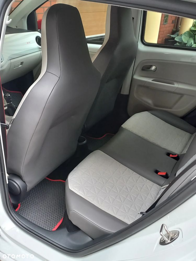 Volkswagen up! 1.0 Beats - 13