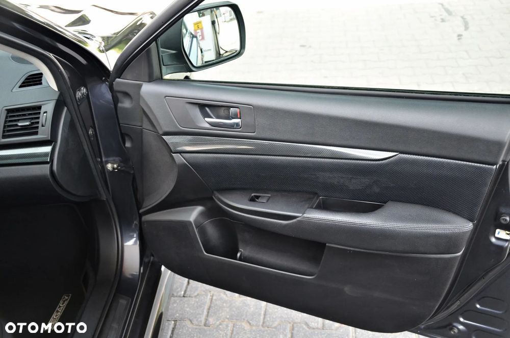 Subaru Legacy 2.5i GT - 24