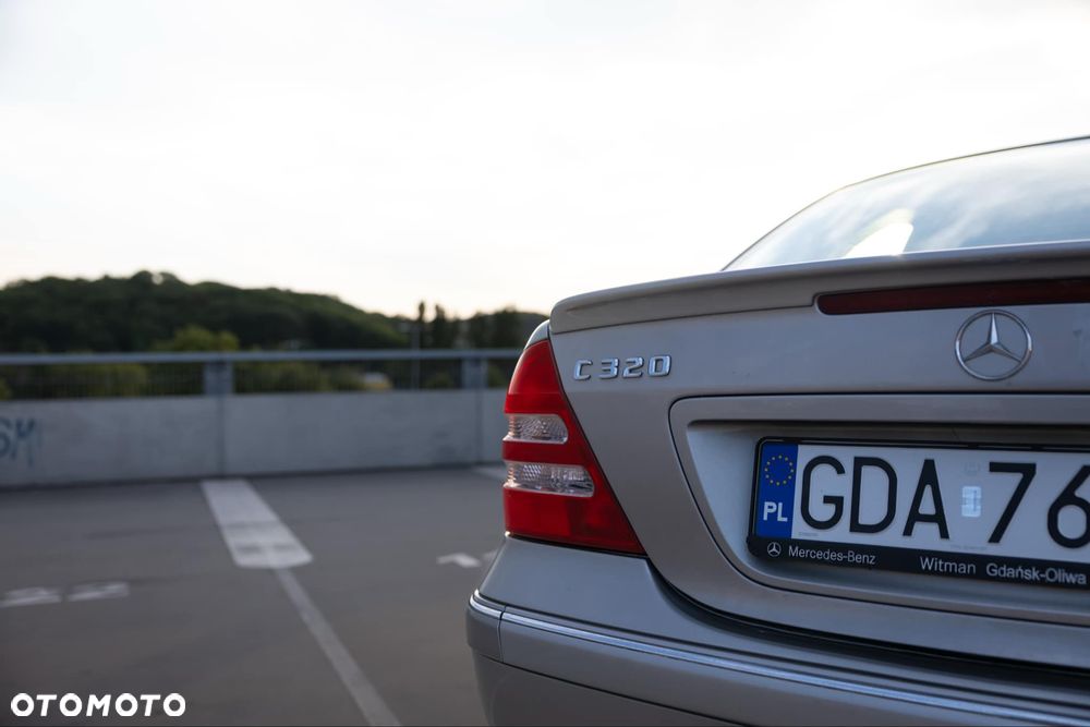 Mercedes-Benz Klasa C 320 4Matic Classic - 5