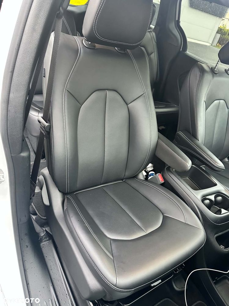 Chrysler Pacifica - 9