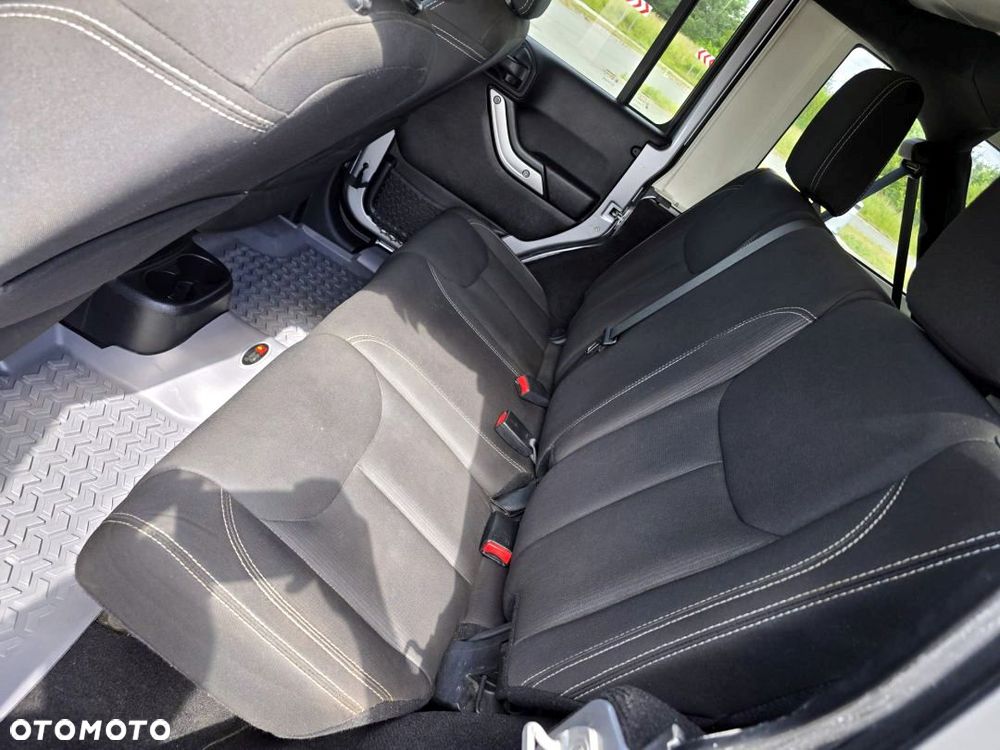 Jeep Wrangler 3.6 Unlim Sahara - 39