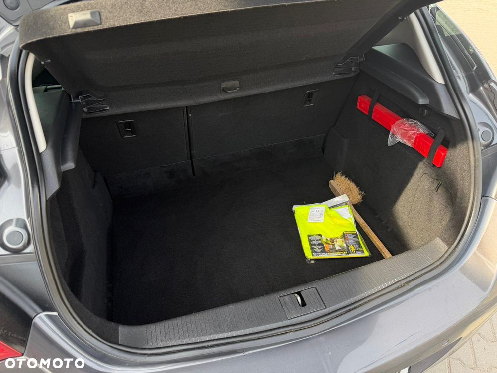 Opel Astra ver-1-4-turbo-cosmo - 30