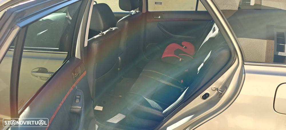 Toyota Avensis SW 2.0 D-4D - 4