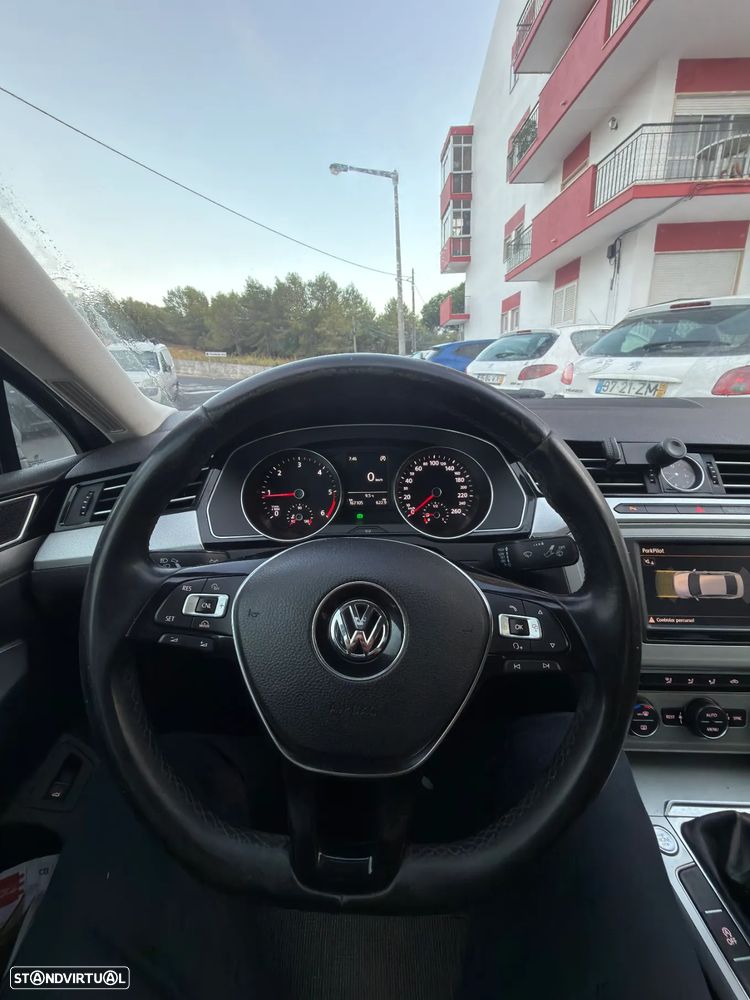 VW Passat 2.0 TDI Confortline - 14