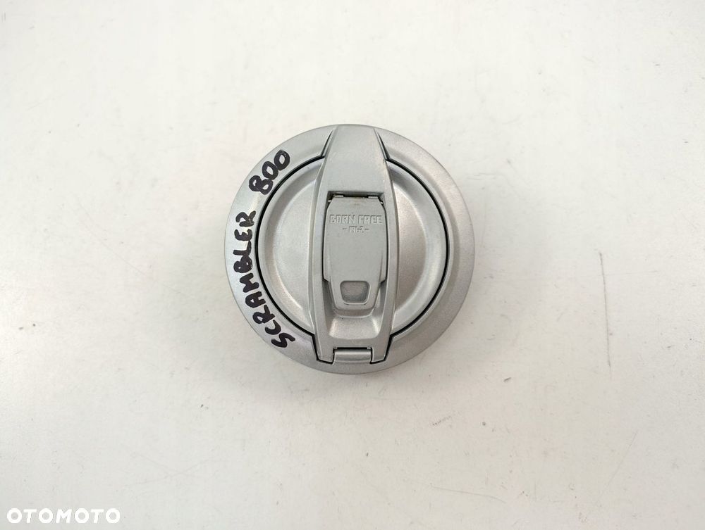 DUCATI SCRAMBLER 800 KOREK WLEWU PALIWA