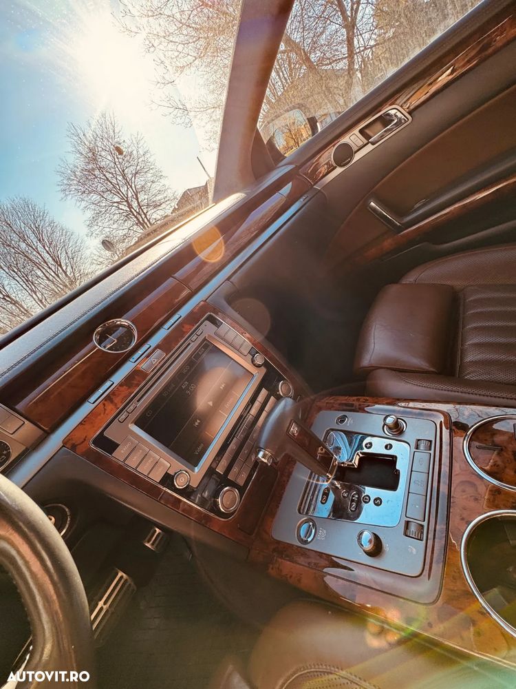 Volkswagen Phaeton - 7