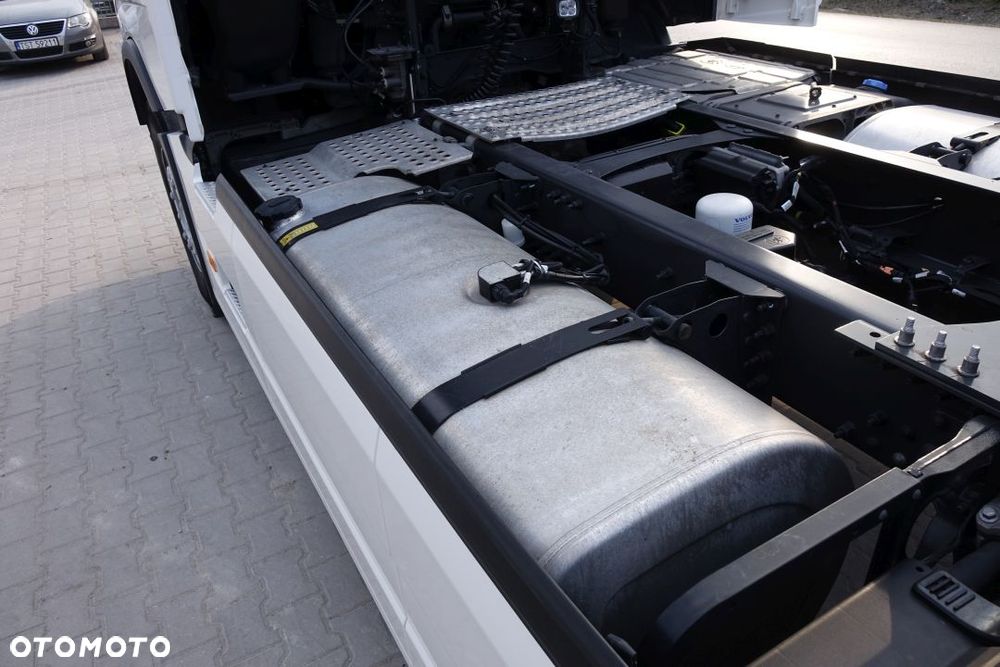 Volvo FH 500 GLOBETROTTER XL / I-SAVE / STANDARD / AUTOMAT / EURO 6 / KLIMATYZACJA POSTOJOWA / LODÓWKA / LED / NAVI / 2 ZBIORNIKI - 16