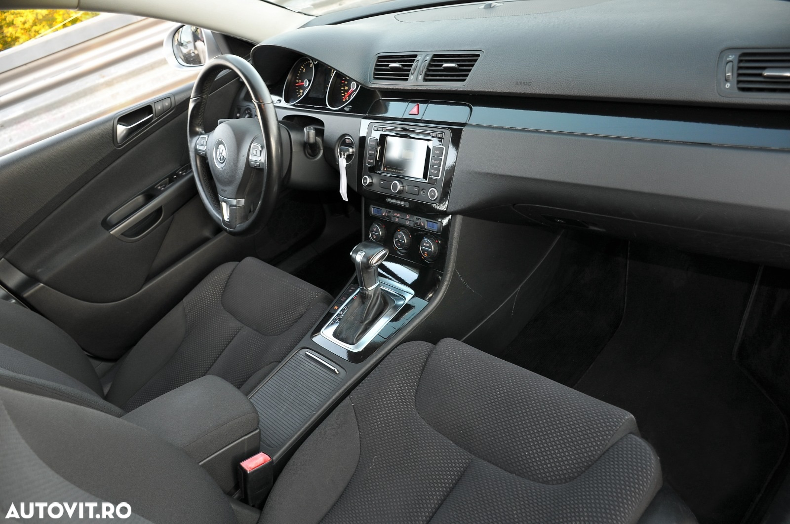 Volkswagen Passat Variant 2.0 TDI Blue TDI DSG Comfortline - 9