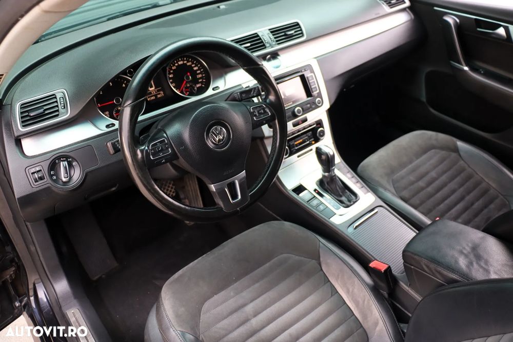Volkswagen Passat 2.0 TDI Blue TDI DSG Highline - 17