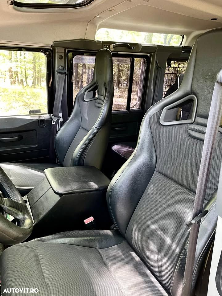 Land Rover Defender 110 S/T - 6