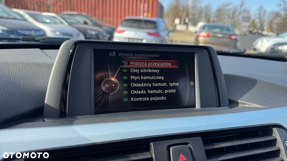 BMW Seria 3 318d DPF Edition Sport - 36