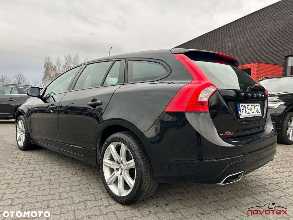Volvo V60 T3 Momentum - 4