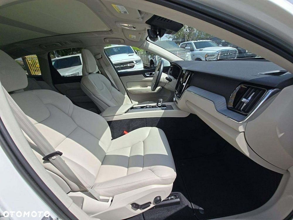 Volvo XC 60 B5 B AWD Plus Bright - 8