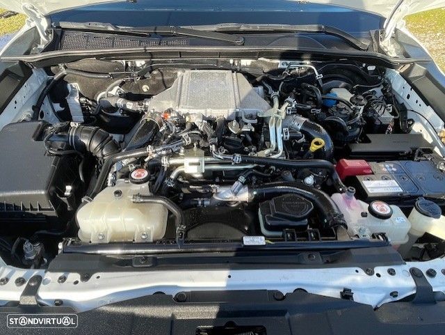 Toyota Hilux 2.4 D-4D 4WD CD CM - 13