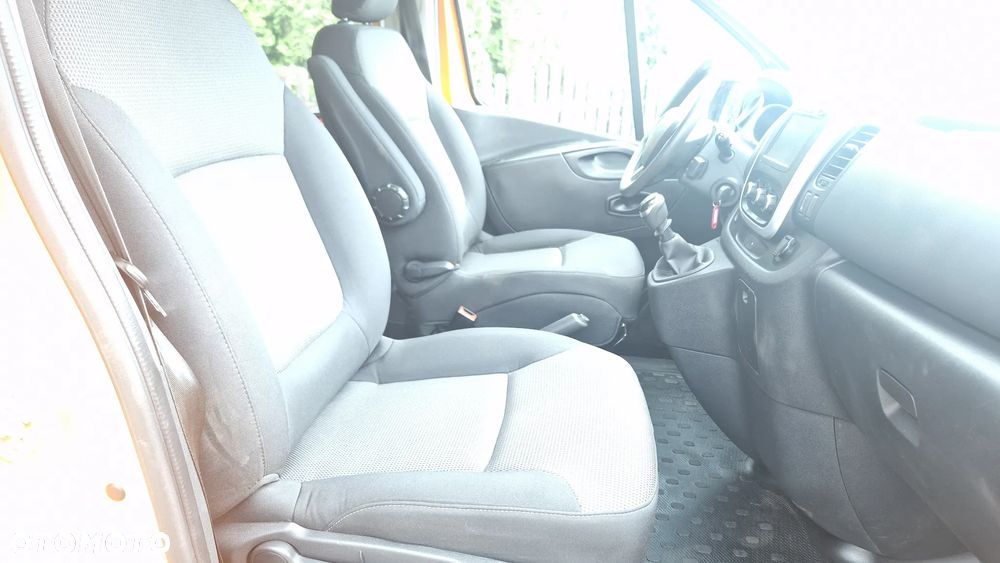 Renault Trafic doka 5 osób L2H1 - 17