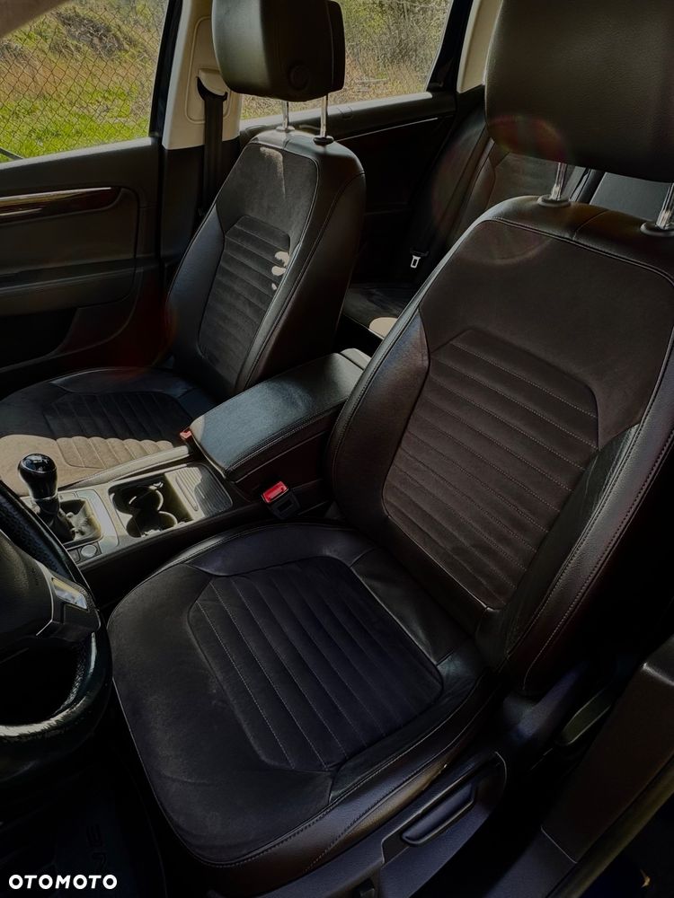 Volkswagen Passat 2.0 TDI Highline - 12