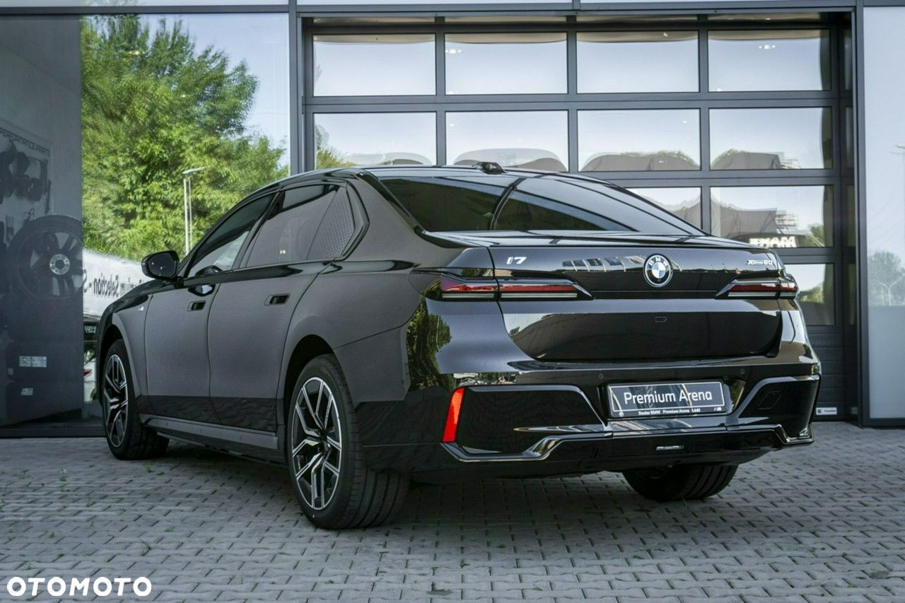 BMW i7 - 7