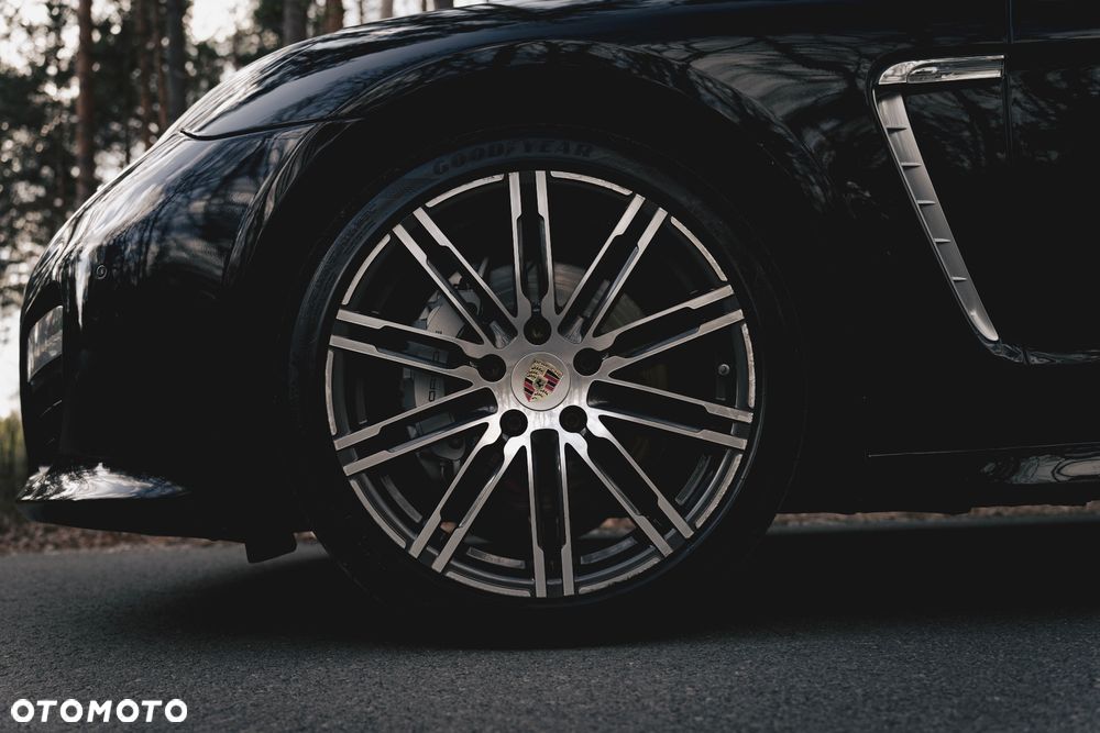Porsche Panamera 4S - 35