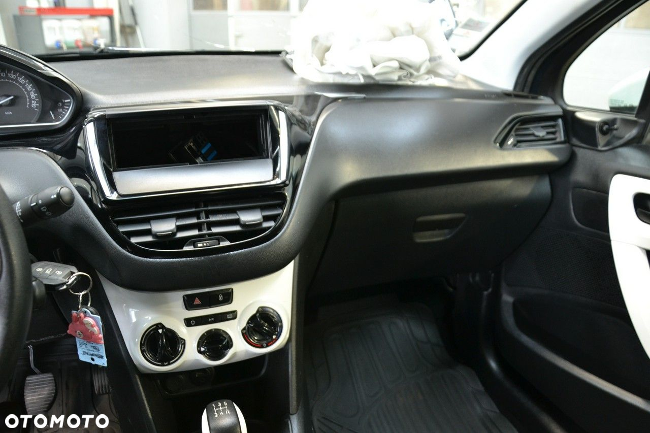 Peugeot 208 - 22