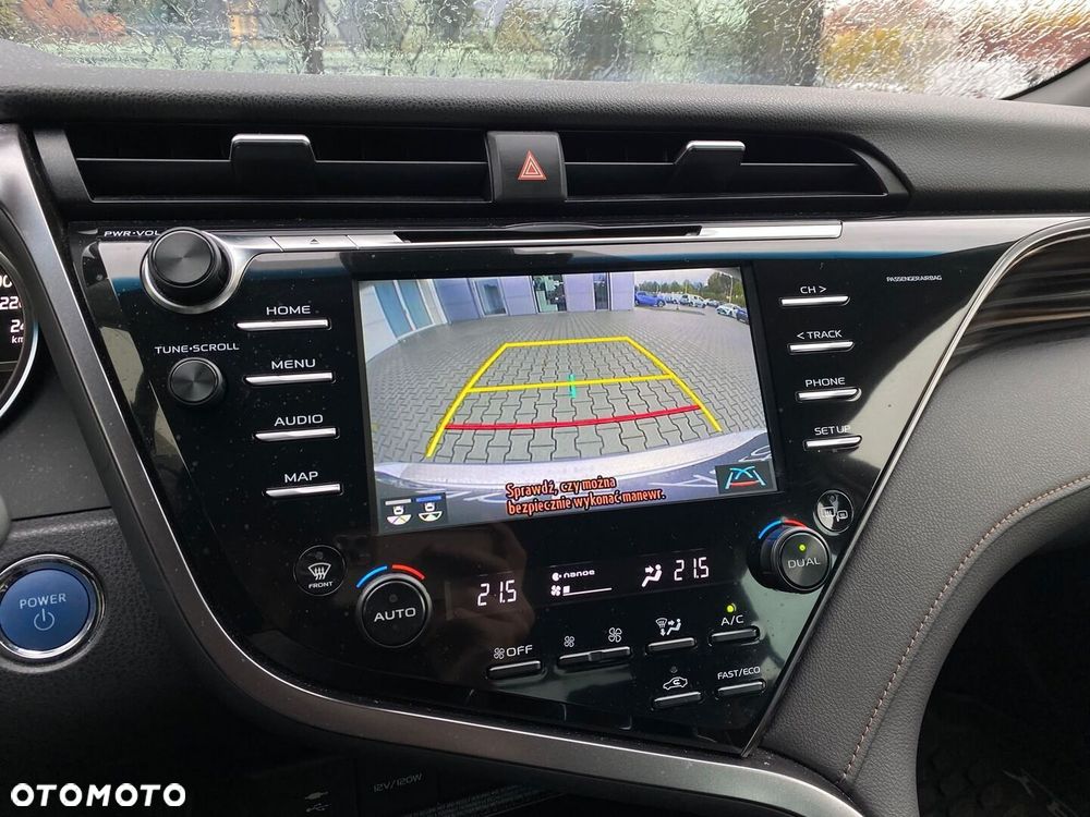 Toyota Camry 2.5 Hybrid Executive CVT - 18
